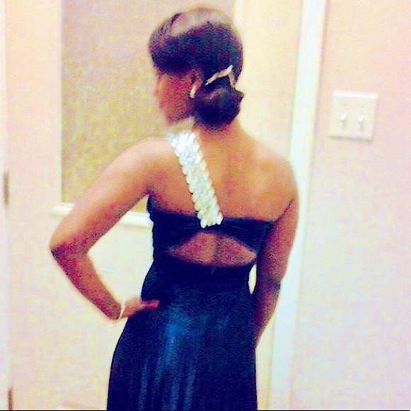 Macy’s Navy Blue Jeweled One Shoulder Elegant Dress Size 3 - Picture 7 of 7